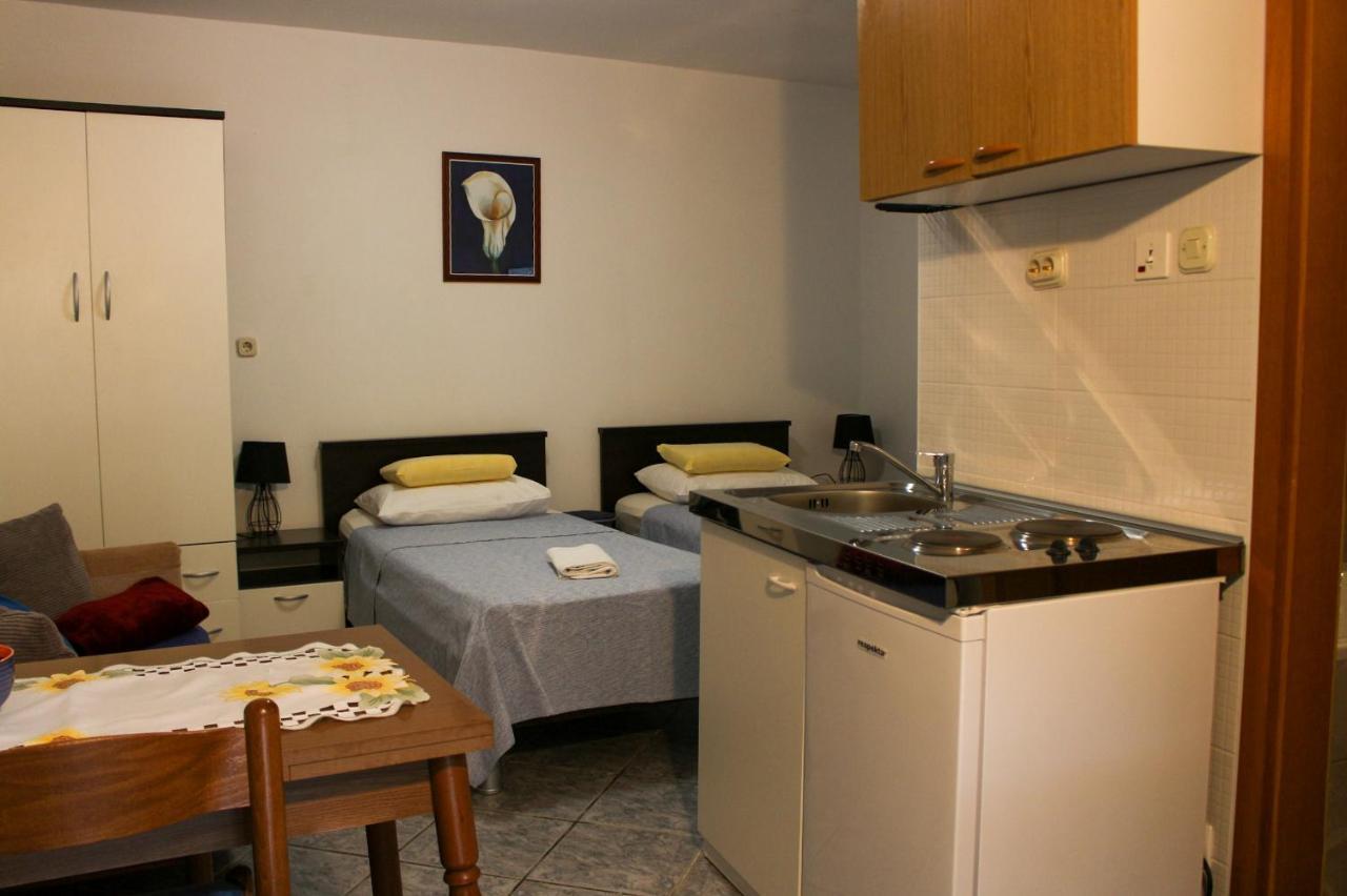 Apartments M&R Spadina Водице Екстериор снимка