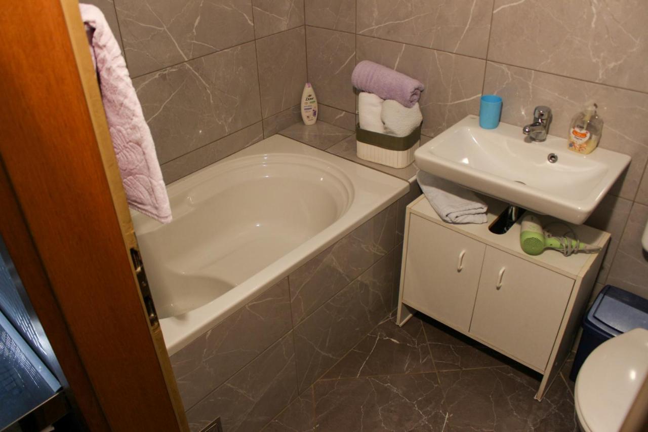 Apartments M&R Spadina Водице Екстериор снимка